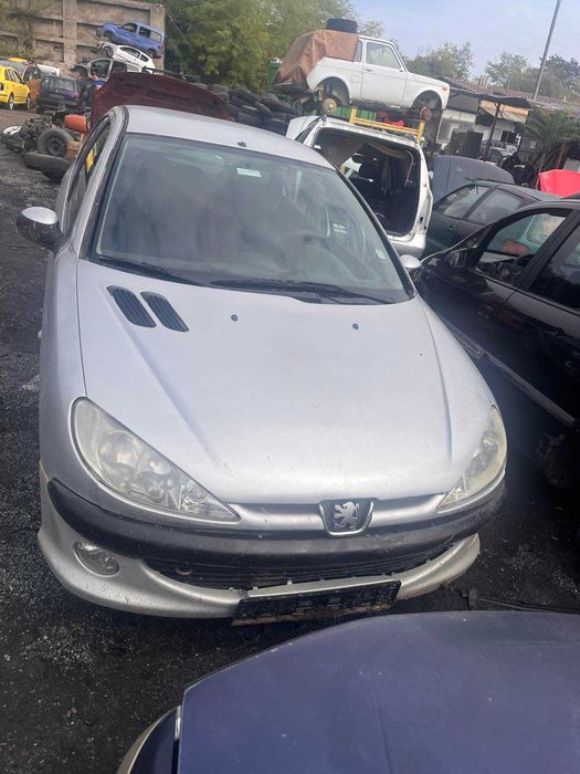 Пежо 206 1.1 бензин 2003 година на части