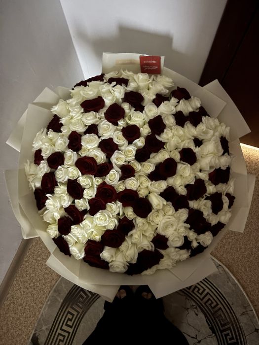 201роза.тунде келген,свежий.касына бір букет косып берем