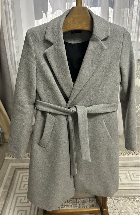 Продам пальто серое