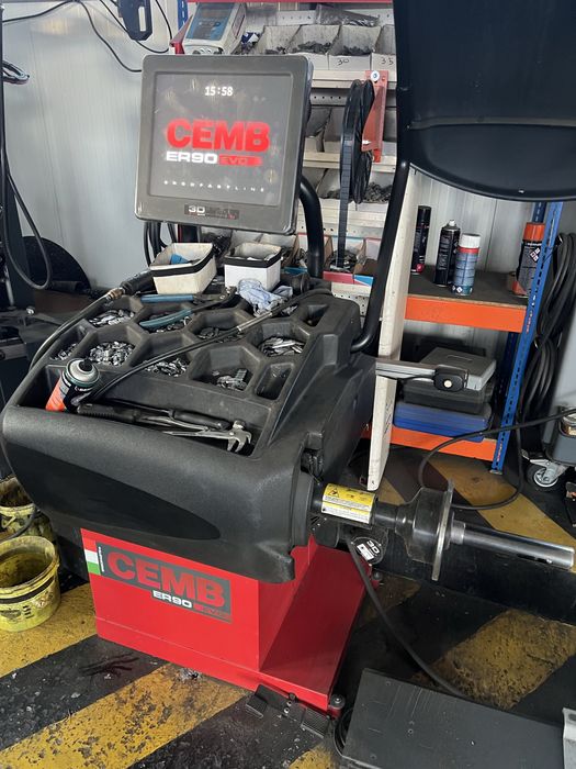 Masina de dejantat MB cu prindere centrala si masina echilibrat CEMB