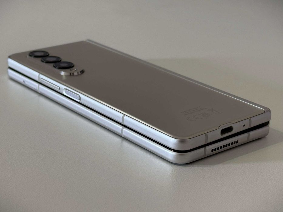 Бартер! Samsung Galaxy Z Fold 3 Phantom Silver (Сив)