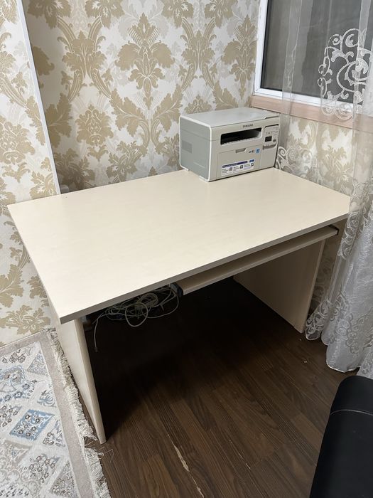 Стол писменный офисный , или для школьника