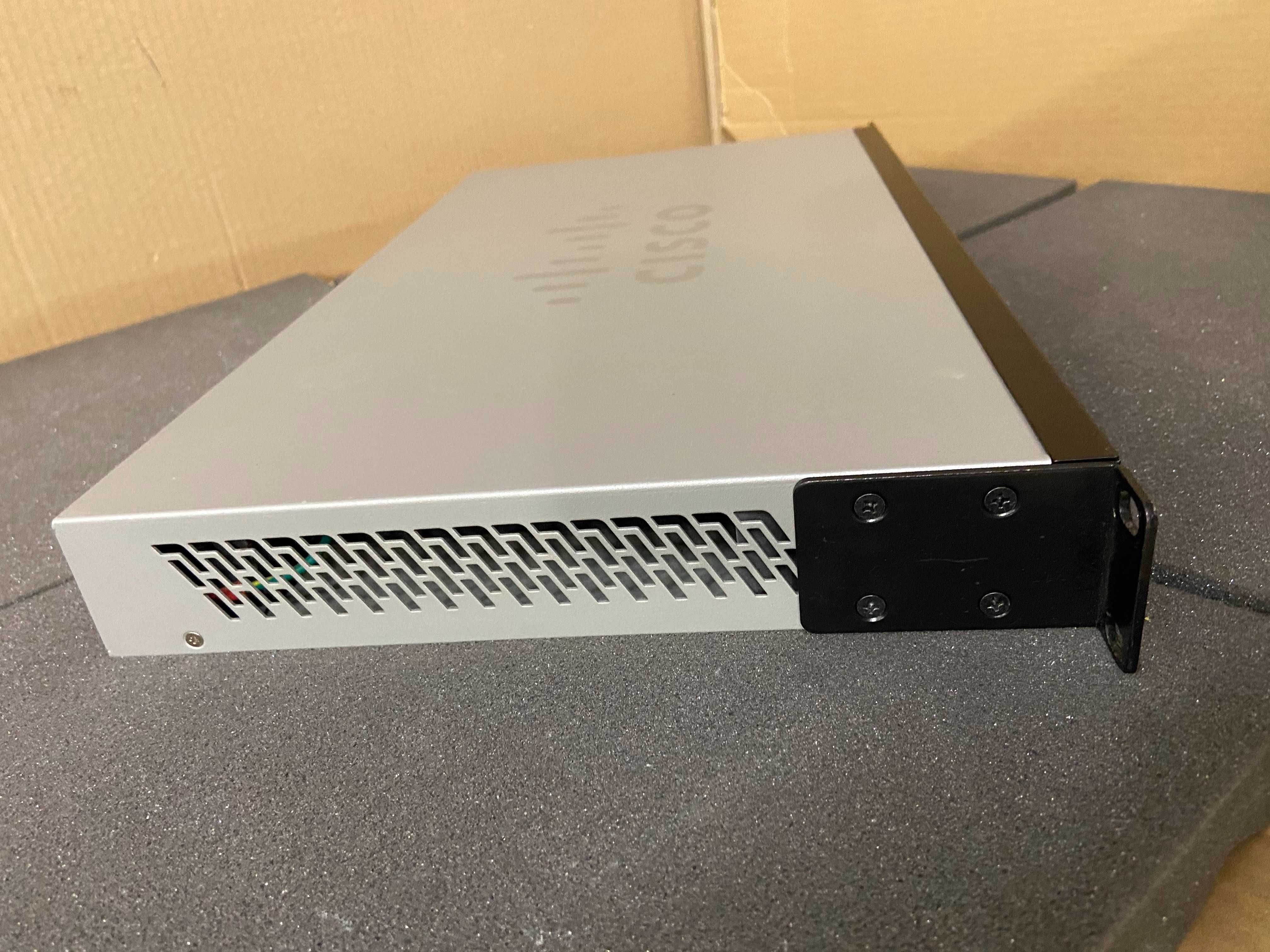 Cisco SF300-24P 24 портов PoE суич switch камери видеонаблюдение voip