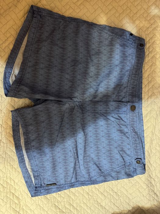 Hugo Boss - бански Размер S ЧИСТО НОВИ