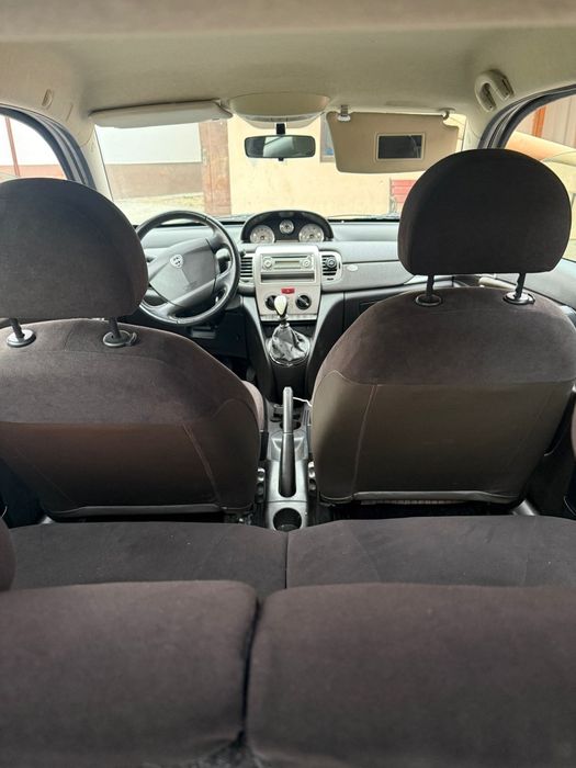 Vând sau schimb lancia ypsilon 2008