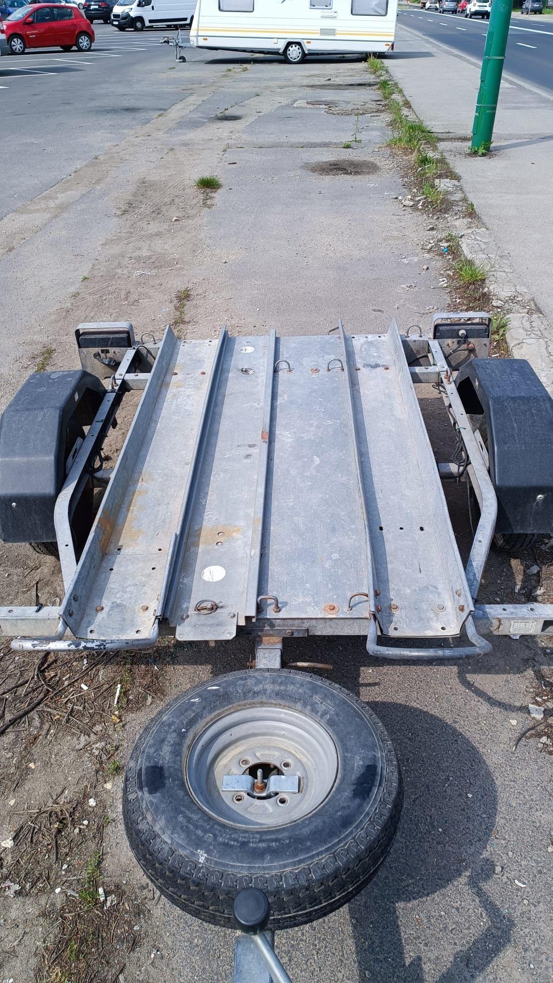 De inchiriat / Inchiriez Platformă auto 2000kg / remorca / remorca mot