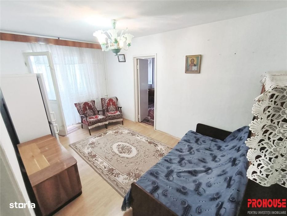 Apartament 3 camere semidecomandat - etajul 2