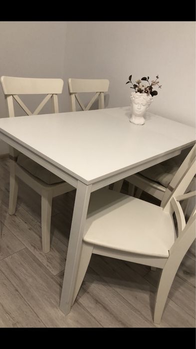 Set masã cu 4 scaune