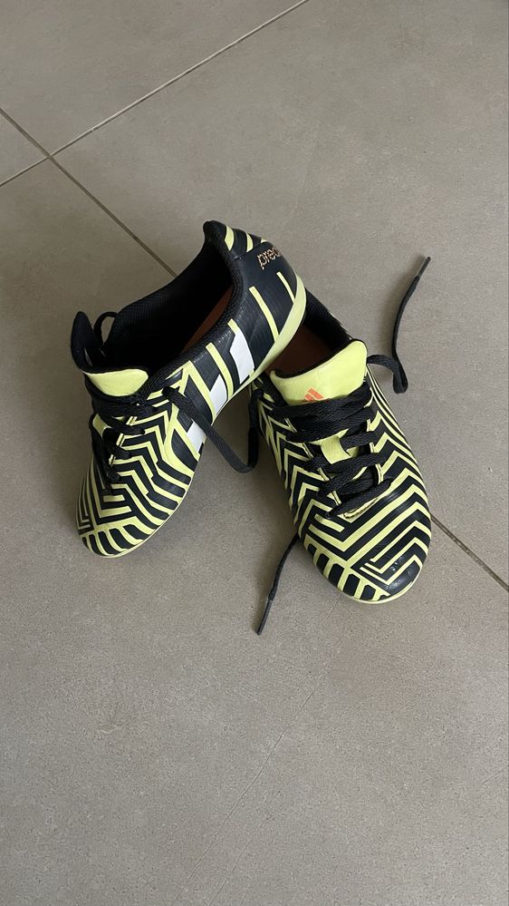Ghete footbal  Adidas predito