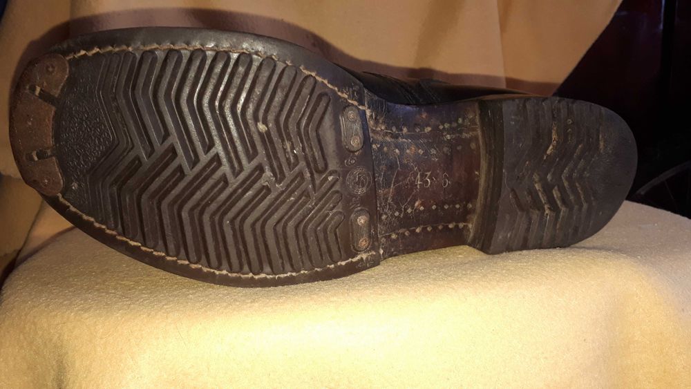 Vând  cizme  wehmacht nr 43 purtate în stare bună