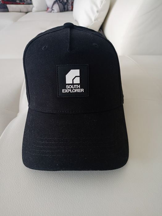 Vând șapcă sport fashion produs model deosebit produs de calitate.