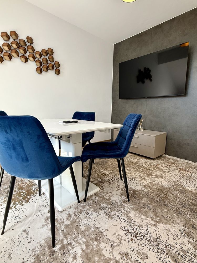 Proprietar, închiriez apartament 3 camere, zona Tractoru