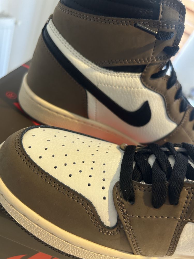 Jordan 1 Travis Scott