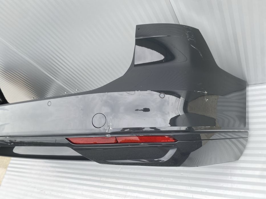 Bara spate vw Passat B8 combi/breack cu senzori / cod de culoare LI7F
