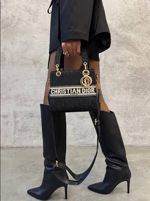 Луксозна чанта с уникален дизайн