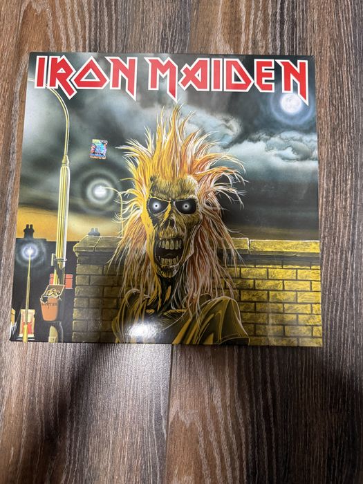 Продавам чисто нови грамофонни плочи