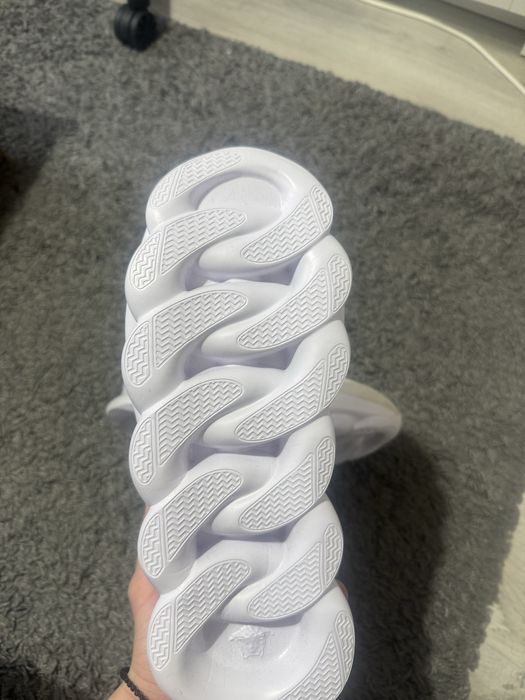 versace chain reaction