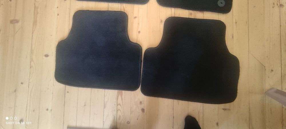 Стелки -текстил ,оригинални  за Шкода Октавия  3