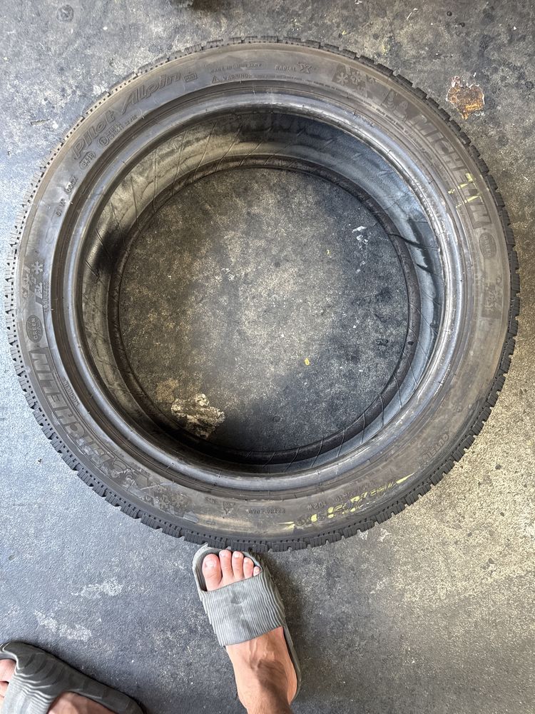 245/45/19 Michelin M+S