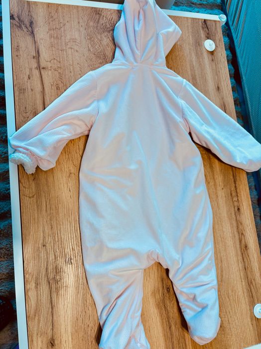 Топъл гащеризон с качулка в бонбонено розово - 9-12 месеца