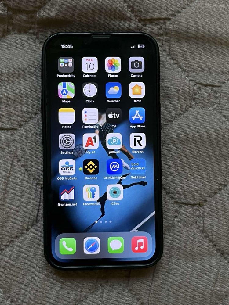 Продавам запазен Iphone 13 128 GB