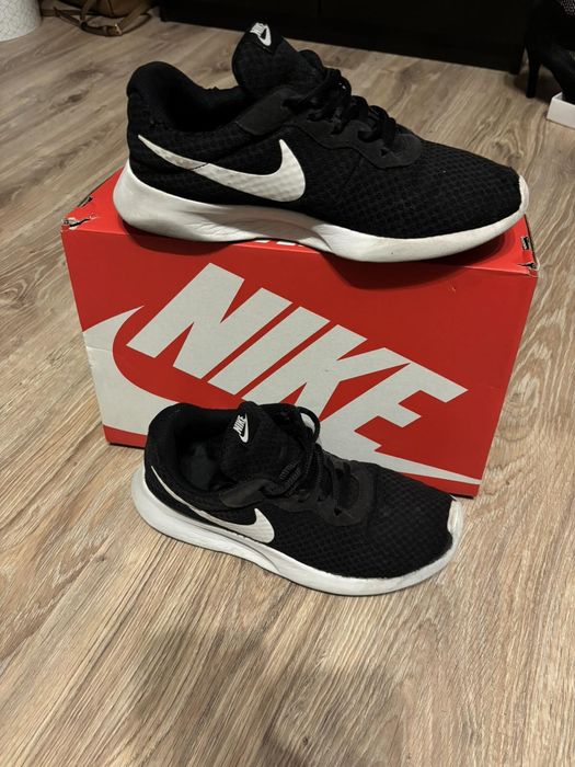 Дамски маратонки nike tanjun