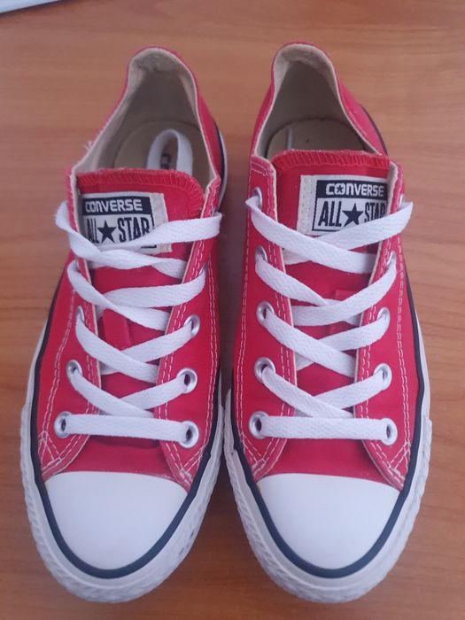 Converse roșii !