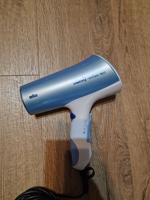Uscător de păr Braun Creation2 Ion Care 1800  cu ioni