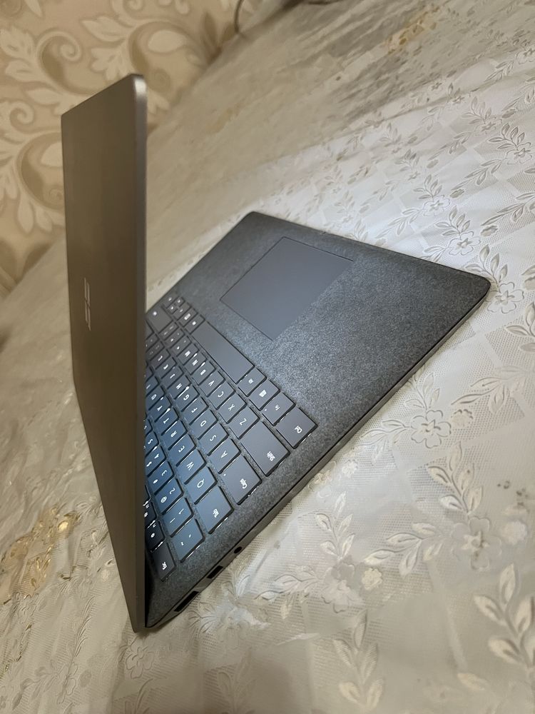 Microsoft surface laptop 16/1TB i7