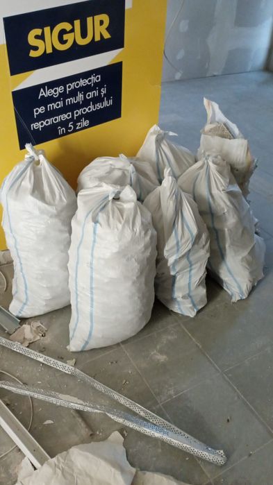 Ridicăm saci cu moloz/facem Defrișări/ transport mobilă/
Încărcări -de