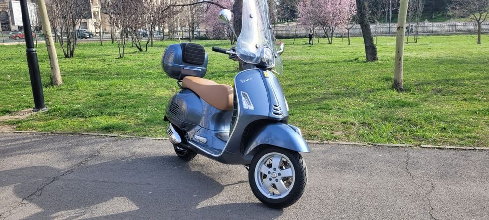Vespa GTS   2019
