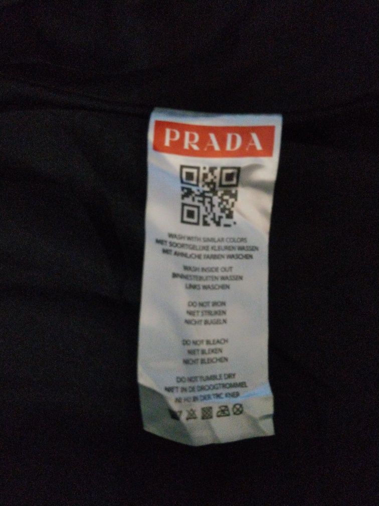 Оригинално яке  Prada L   размер.