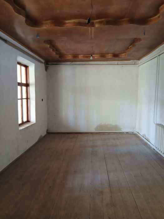 Ховли Навои сотилади