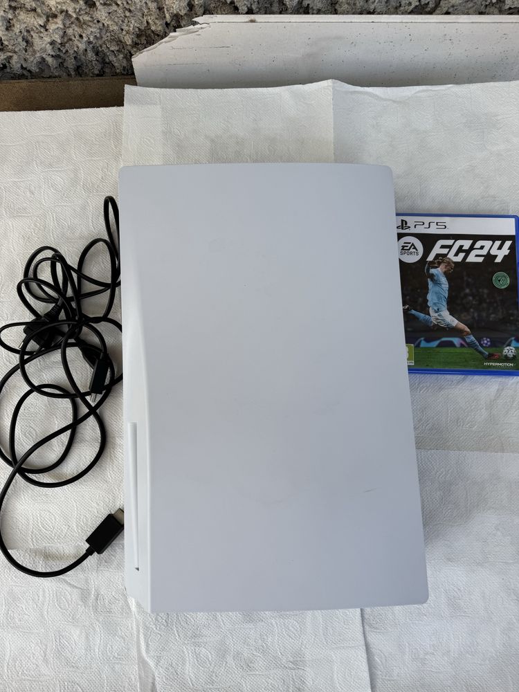 Playstation 5 с един джойстики и Fc24