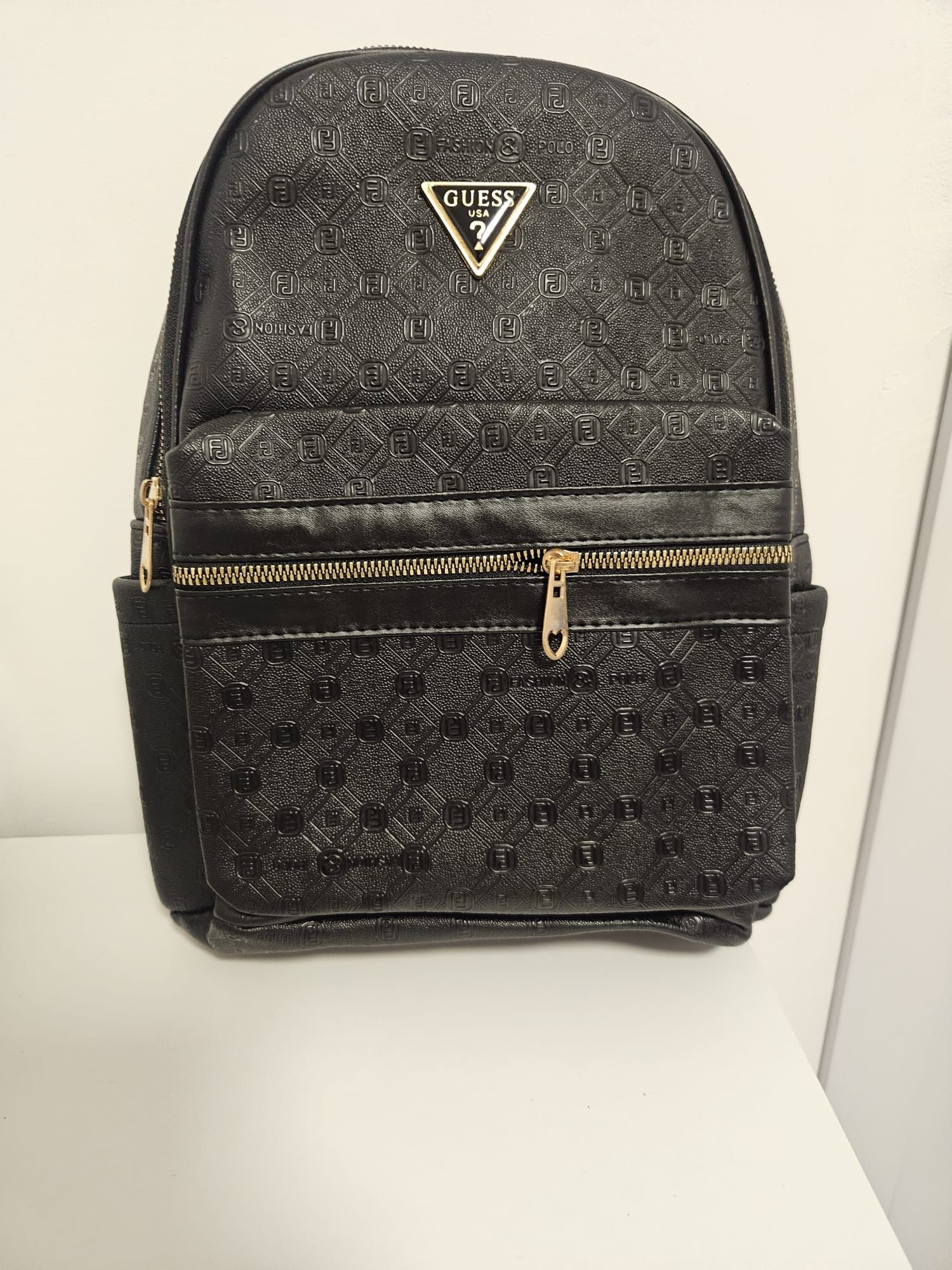 Louis Vuitton,Guess и Karl lagerfeld