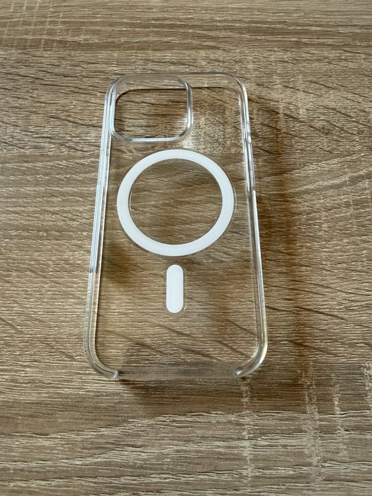 Продавам оригинален калъф за Iphone 16 PRO