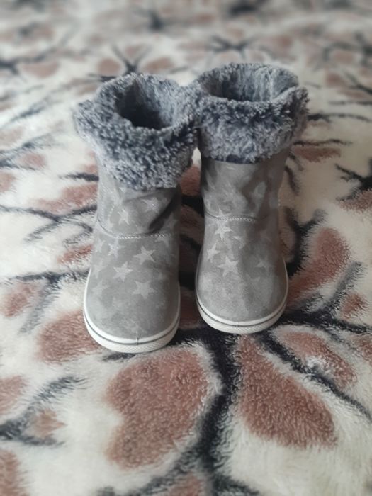 4 perechi încălțăminte  26 fetițe