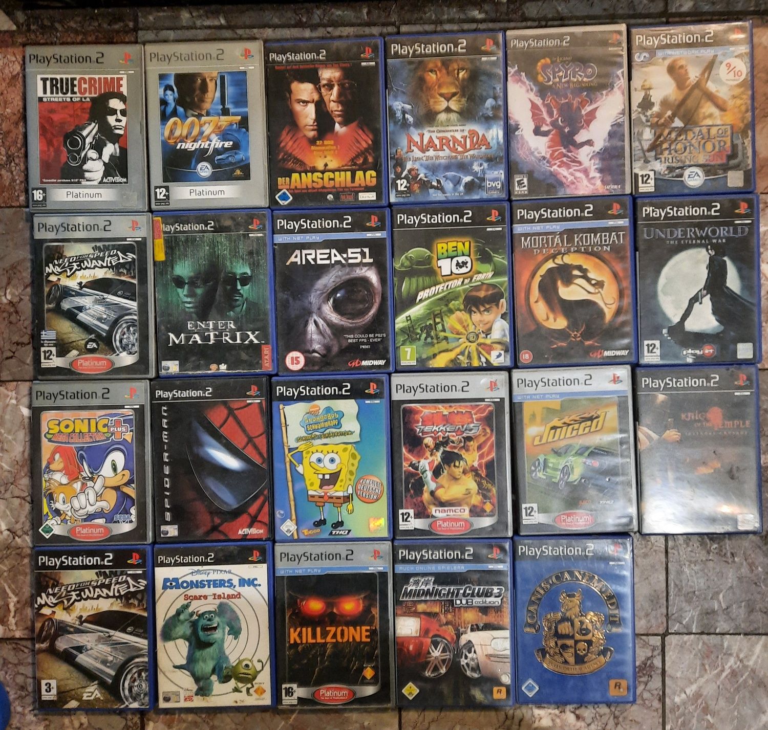 Play Station 2  джойстик 1 брой и дискове