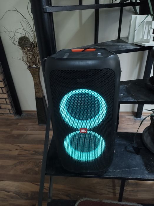 Boxa JBL Party box 100, f putin folosita