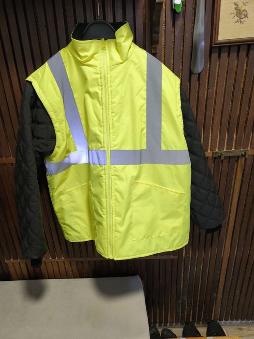 Vând haina de lucru