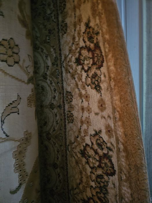 Продам ковёр 2,5 м на 4,5 м цвет бежевый б/у