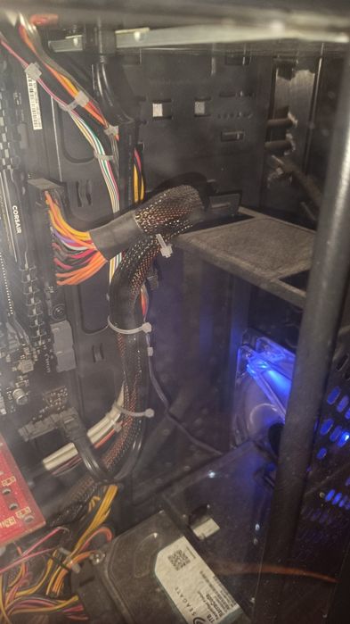 Геймърски настолен компютър с Монитор benq