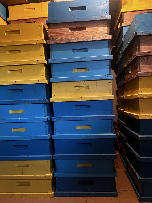 Продавам пчелни магазини