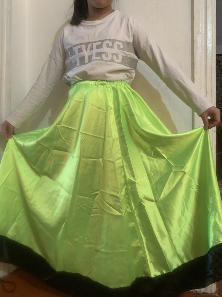 Продаю юбку ярко зеленую