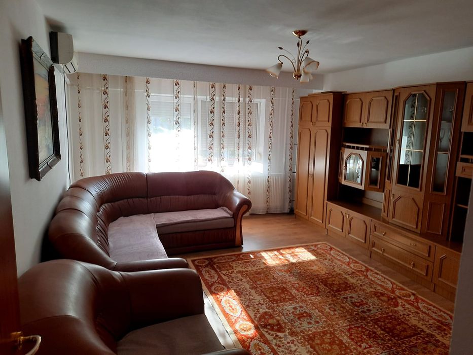 Închiriez apartament
