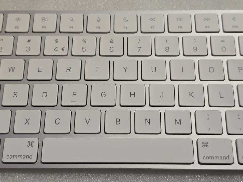 Tastatura Apple Magic Keyboard (2024), Bluetooth, Lightning port