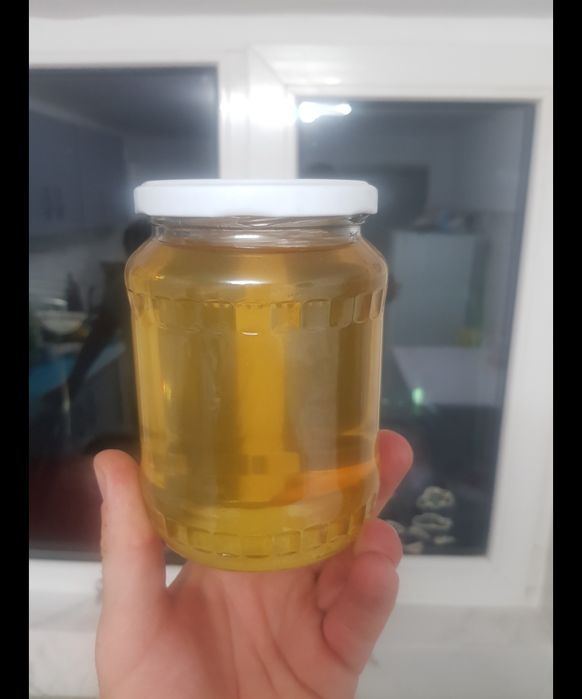 Miere de salcam 30 lei galeti 43 kg si propolis 350 lei kg