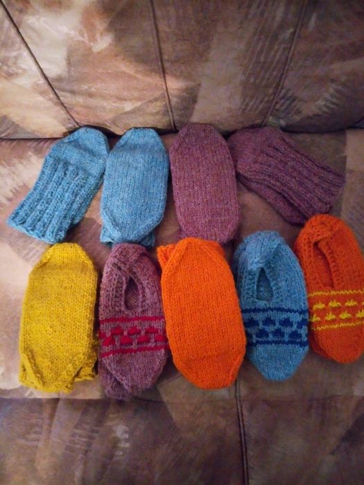 Вълнени плетени чорапи  с тройна нишка на конеца–10 лв.