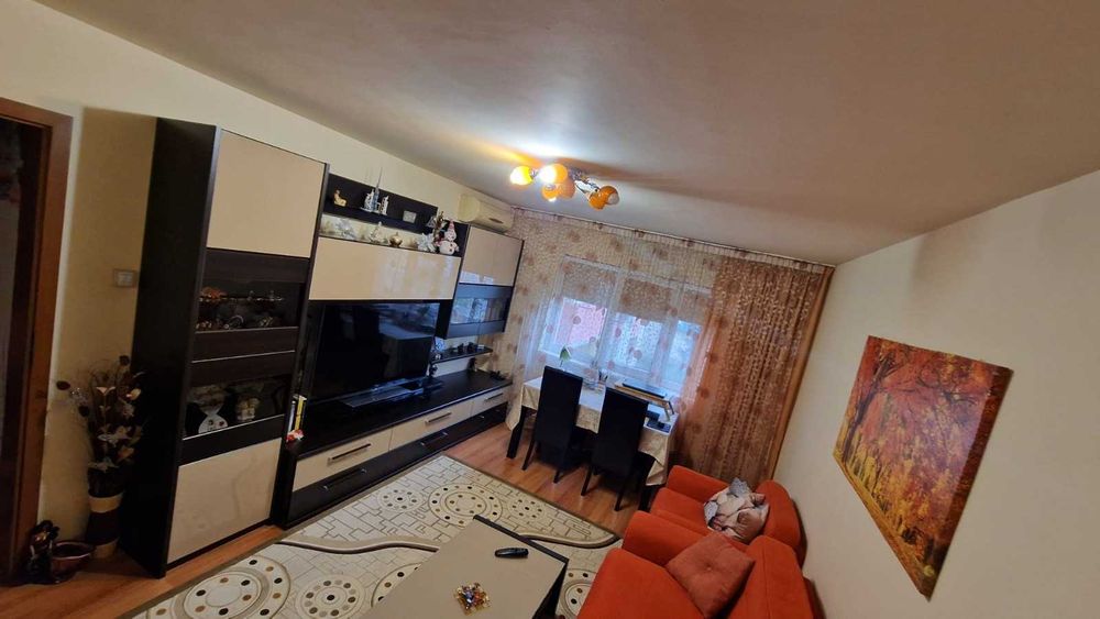 Vand apartament 4 camere Sarari