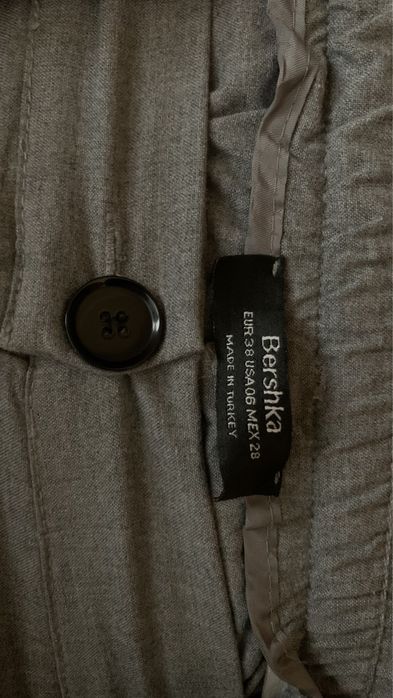 Pantaloni cargo, Bershka